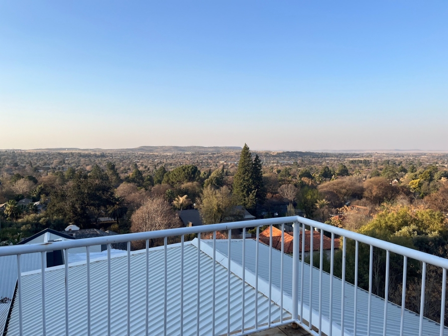 8 Bedroom Property for Sale in Waverley Free State